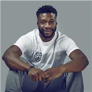 Englisch Tutor der vielen Kindern eine freude Bereitet.