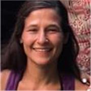 Docente de nivel inicial (de 0 a 5 años) 
Profesora de artes visuales y arteterapeuta. 