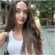 Profesora nativa de inglés. Ubicada en Barcelona, con capacidad para impartir clases en linea, presencial, o hibrida.