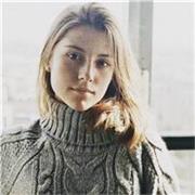Bailarina profesional de danza clásica y contemporánea e instructora de barre y pilates que ofrece clases para niños o adultos en Madrid (también en inglés si lo desean). Individuales o grupales. 5 años de experiencia