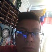 Me defino como una persona tranquila que me gusta enseñar con un método de autoestima y haciendo paso a paso ejercicios al lado del estudiantes