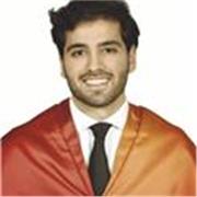 Profesor doble graduado en Derecho y ADE, y opositor a Notarías imparte clases online