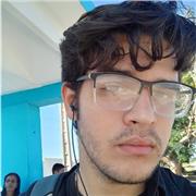 Profesor joven con años de experiencia, mitología diferente pero no menos efectiva