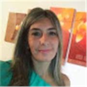 Profesora de computación e informática imparte clases a personas de todas las edades o asesoramiento de Tecnología a docentes