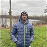 Nachhilfelehrer für Englisch und englische Phonetik, der Kinder und Studenten alle Altersgruppen unterrischt.