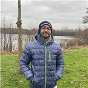 Nachhilfelehrer für Englisch und englische Phonetik, der Kinder und Studenten alle Altersgruppen unterrischt.