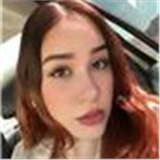 Profesora de español con títulos universitarios