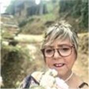 Profesora titulada y con amplia experiencia en educación especial. 
Me defino muy empatica.
