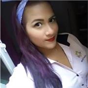 Trabaja como niñera ayudando con las tareas escolares