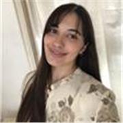 Profesora de lectura y comprensión para niños
