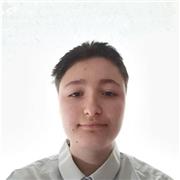 Étudiant bilingue qui donne des cours d'anglais de la maternelle au collège