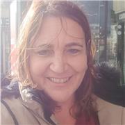 Me encanta enseñar vengo de una familia de maestros y aunque no estudie magisterio si me forme como docente en mi empresa