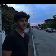 Studente universitario nella facoltà di filosofia con diploma scientifico