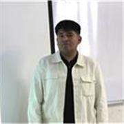 Maestro de apoyo escolar especializado en mejorar las habilidades de los estudiantes