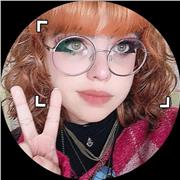 Studentessa di lingue impartisce lezioni di inglese e di italiano a studenti di scuole medie e superiori