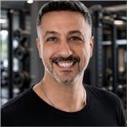Personal Trainer online per principianti e sportivi: allenamenti su misura per migliorare forza postura e composizione corporea. 