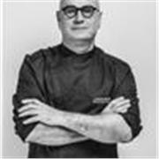 Chef de cuisine, propose des cours de cuisine traditionnelle française, fermentations, ou végétale.