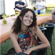 Laureata in Accademia di belle arti con esperienze come guida nei musei d'arte e insegnante di tecniche artistiche in un Atelier