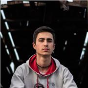 Profesor especializado para materias de nivel básico o escolar