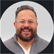 Profesor con doctorado y amplia experiencia impartiendo Química, Física, Biología y Matemáticas a nivel ESO, Bachillerato y primer