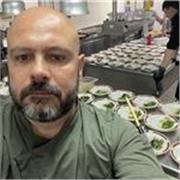 Chef di cucina con esperienza di oltre 20 anni .