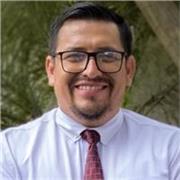 PROFESOR DE COMUNICACION IMPARTE CLASES A NIÑOS DE TODAS LAS EDADES