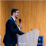 Professeur de langue arabe en ligne pour niveau débutant.