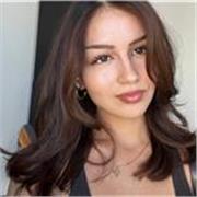 Estudiante de universidad especializada en idiomas (inglés, español, chino)