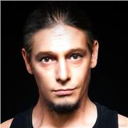 Coach sportif bilingue anglais. Diplômé BP JEPS AGFF depuis 10 ans. J'ai travaillé en salle, en extérieur et à domicile