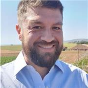 Profesor de comunicación, oratoria y Periodismo