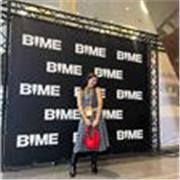 Profesora titulada en actuación y música con experiencia profesional 