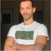 Profesor de inglés para adultos a partir de 18 años.