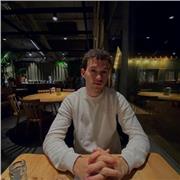 Estudiante de cuarto curso de ingeniería, imparte clases de manera online y presencial.