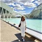 Soy una profesional especializada en formación de liderazgo, desarrollo profesional y comunicación estratégica