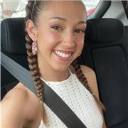 Profesora de apoyo escolar especializada en clases para niños y niñas de forma presencial