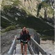 Offro lezioni private a bambini delle scuole elementari e medie, adattandole alle loro esigenze.