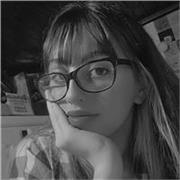 Profesora de matemática imparte clases a niños de hasta 18 años