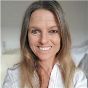 Erfahrene freiberufliche Übersetzerin und Englischtrainerin mit langjähriger Unterrichtspraxis