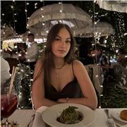 Estudio un Grado en economía y me encantan las matemáticas, soy responsable y adaptable a todo