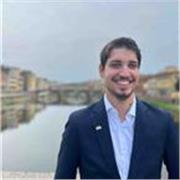 Laureato magistrale in relazioni internazionali presso Unifi. Esperto in diritto, storia, filosofia, inglese economia