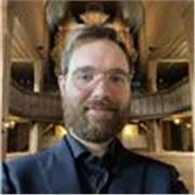 Esperto in musica antica è disponibile per lezioni di organo, clavicembalo, armonia e storia della musica