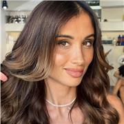 Ciao, it’s Roberta here and I’m italiana!
I grew up in the city with the most beautiful volcano surrounded by love, plenty of ima