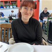 Profesora particular comprometida con el aprendizaje en busca dar clase de asignaturas como Lengua historia y filosofía