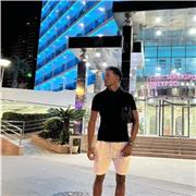 Joven deportista con habilidad y actitud para impulsar el nivel de los mas pequeños