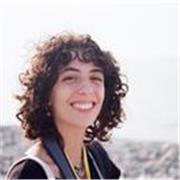 Docente di lingue offre lezioni online per student* delle medie e delle superiori