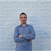 Studente magistrale di ingegneria al Politecnico di Torino, impartisce lezioni per studenti delle scuole medie e superiori