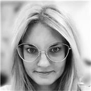 I give private lessons tailored to your level and skills. The main focus is on speaking, but grammar is also a very important part