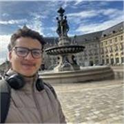 Accompagnement personnalisé en mathématiques pour lycéens et étudiants par un futur ingénieur passionné par la réussite scientifiq