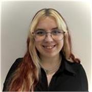Profesora de programación apta para todas las edades y niveles