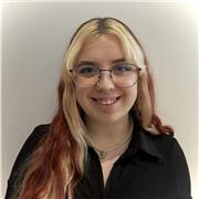 Profesora de programación apta para todas las edades y niveles